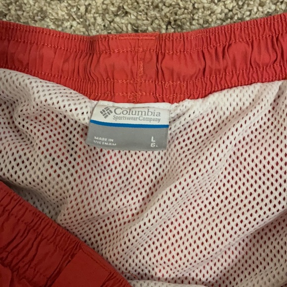 Columbia PFG Shorts - Picture 2 of 2